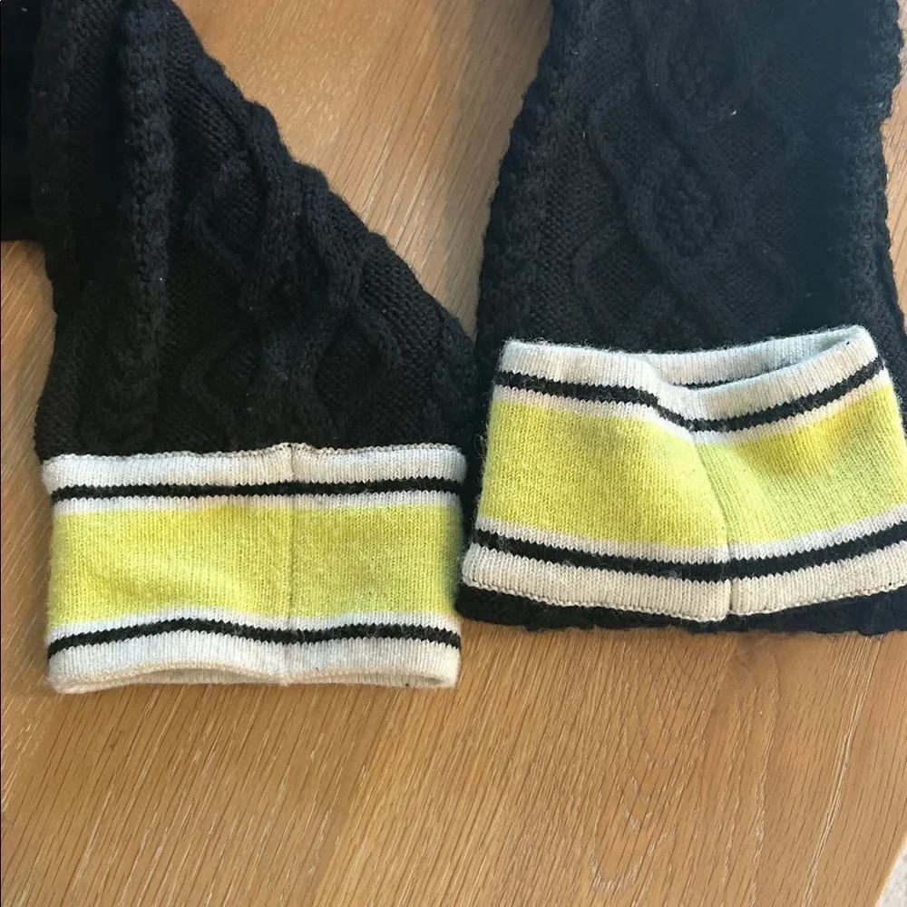 UGG CLASSIC SWEATER LETTER TALL BLACK BOOTS, Size 10,NWOT Display show some wear